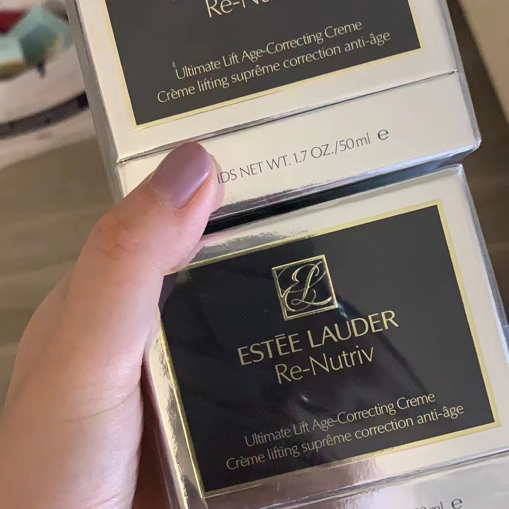 Estee Lauder Re-nutriv Ultimate Lift Age-Correcting Moisturizer Creme